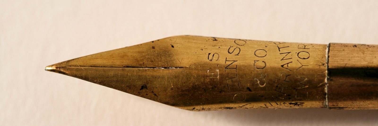 image of old ink pen nib